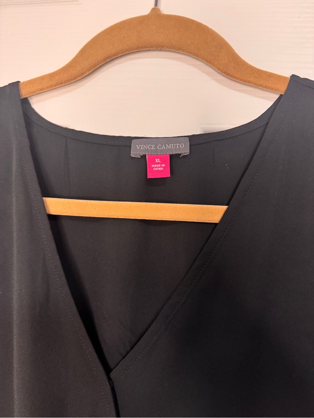 Vince Camuto Black Pleated Long Sleeve V-Neck Top - Picture 2 of 4